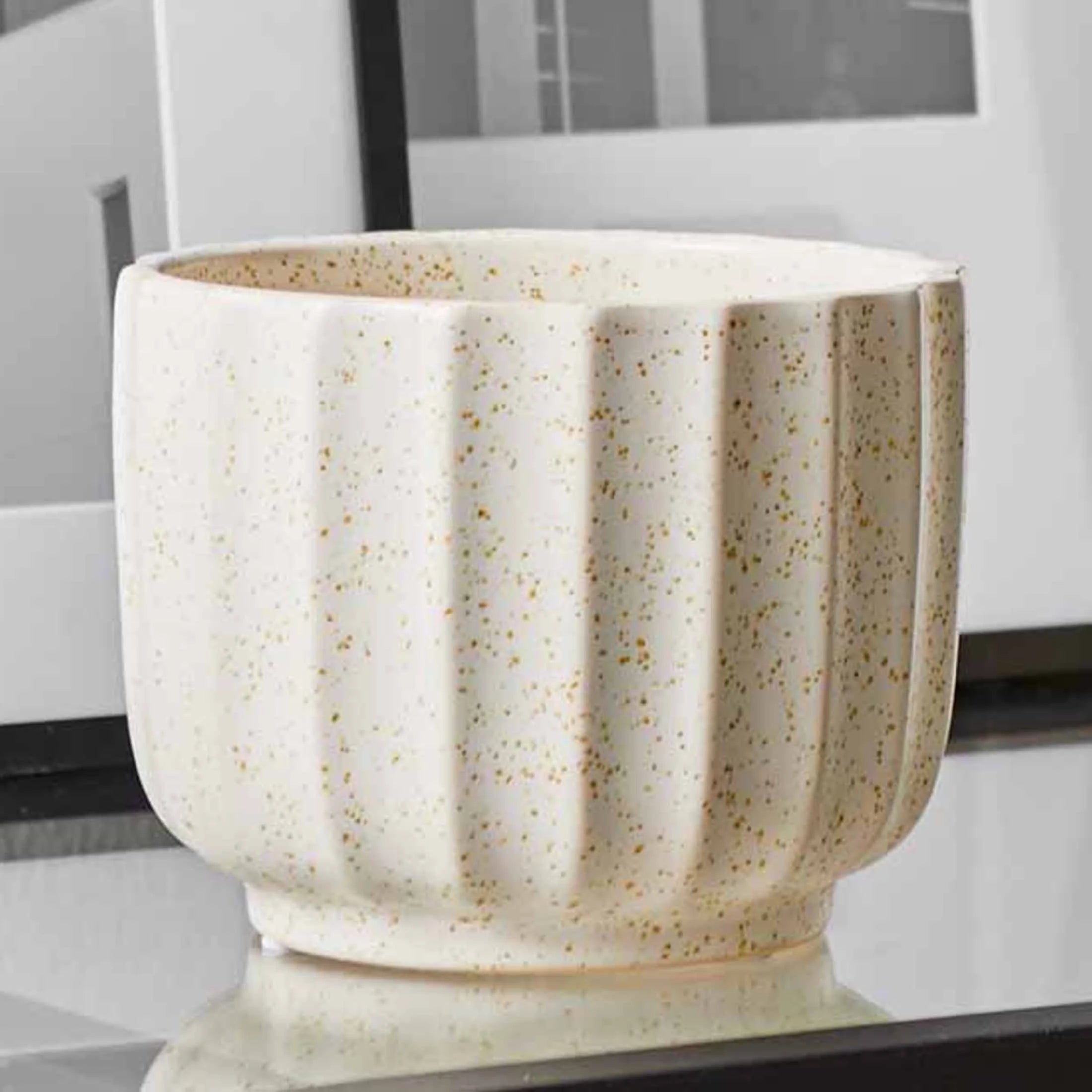 4.5" Speckled Ribbed Ceramic Vase, Cream White, 1 - Piece